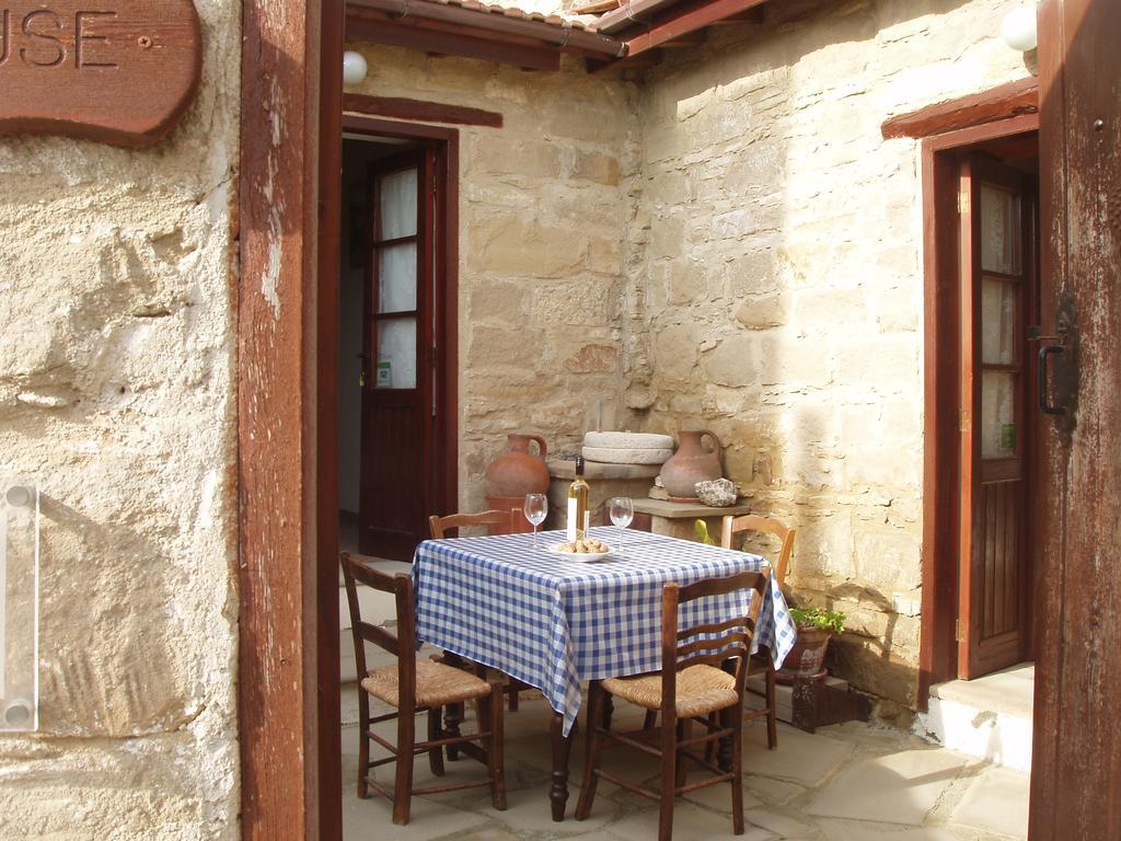 Niovi House Apartman Tóhni Szoba fotó