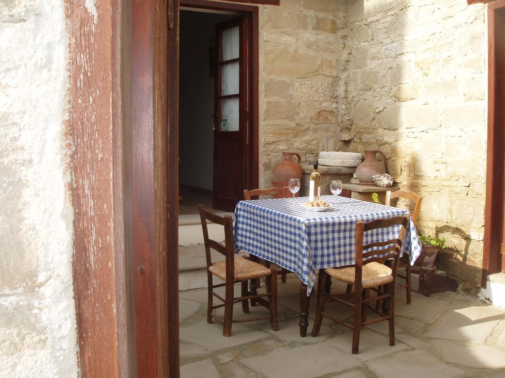Niovi House Apartman Tóhni Kültér fotó